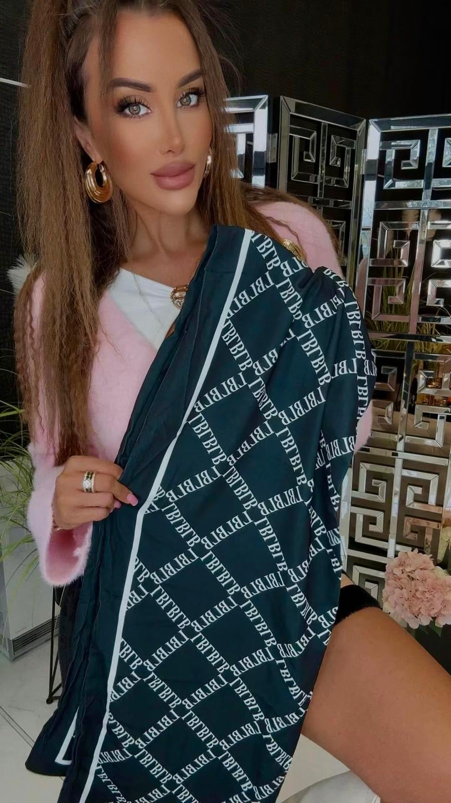 Lola Bianka “LB” sál